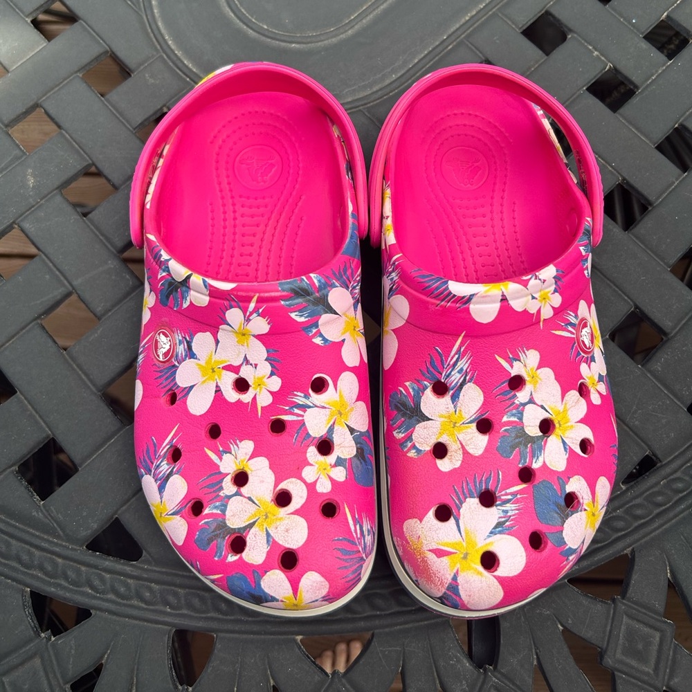 CROCS Women’s Floral Pink Clogs
